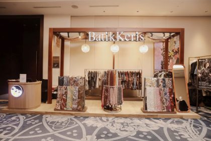Batik Keris berkolaborasi dengan Perkumpulan Perempuan Lintas Profesi Indonesia (PPLIPI) menghadirkan perayaan batik yang memadukan fashion, warisan budaya, dan aksi sosial